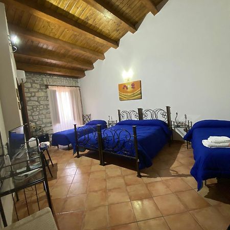 Affittacamere La Cartiera Palazzo Adriano Экстерьер фото